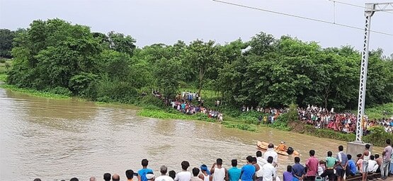 सेल्फी के चक्कर में 2 युवकों ने लगाई पुल से छलांग, डूबने से हुई मौत