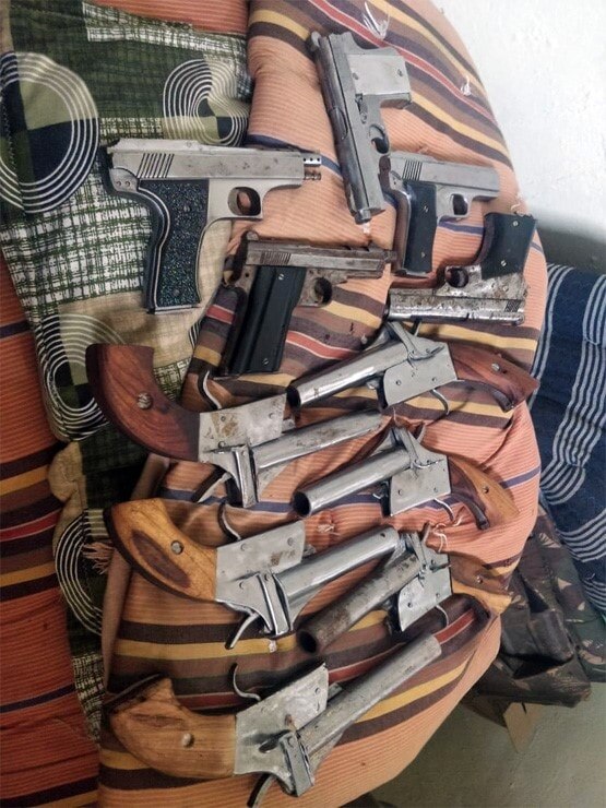 करते थे मौत के सामान की तस्करी, 42 पिस्तौल, 66 जिंदा कारतूस के साथ 15 गिरफ्तार