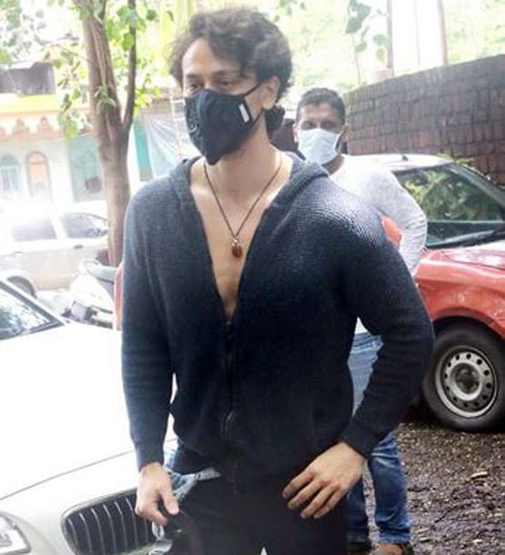 कैजुअल लुक में नजर आए टाइगर श्रॉफ, दिखीं जन्नत फेम एक्ट्रेस सोनल चौहान