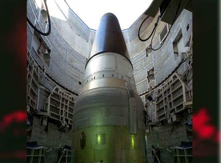 चीन से बिगड़ते रिश्ते के बीच अमेरिका फिर एटम बम बनाने में जुटा