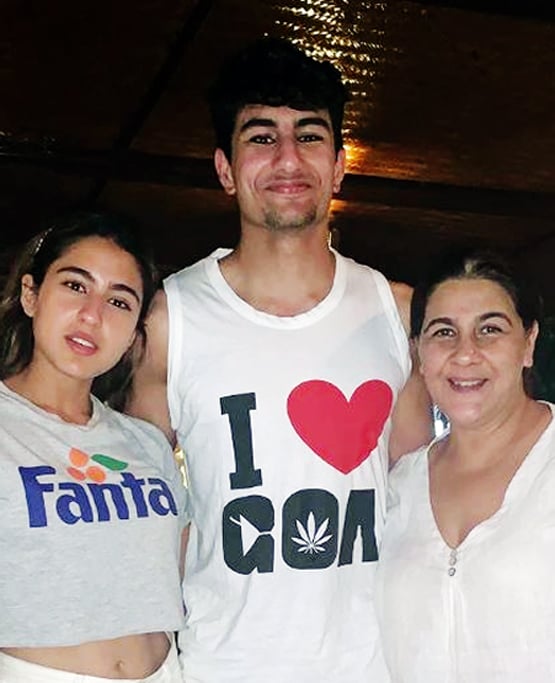 मौसम का मजा लेने भाई इब्राहिम संग साइक‍िल राइड पर निकलीं सारा अली खान