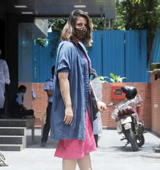 कैजुअल लुक में नजर आए टाइगर श्रॉफ, दिखीं जन्नत फेम एक्ट्रेस सोनल चौहान