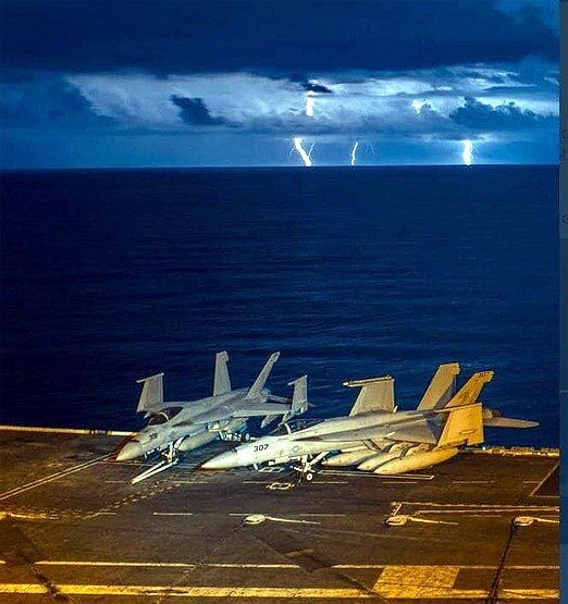 घिर गया चीन, पहाड़ों में भारत के लड़ाकू विमान...समंदर में अमेरिकी युद्धपोत