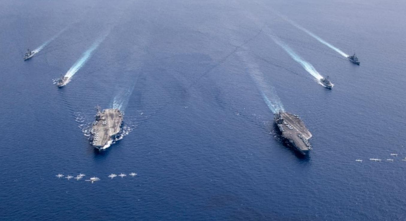 परमाणु हथियारों से लैस US फाइटर जेट्स ने साउथ चाइना सी घेरा, बौखलाया चीन