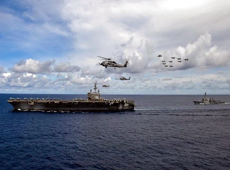 घिर गया चीन, पहाड़ों में भारत के लड़ाकू विमान...समंदर में अमेरिकी युद्धपोत