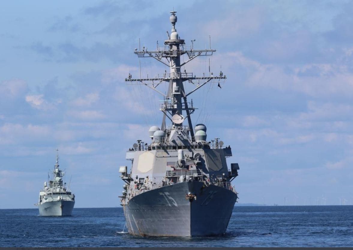 परमाणु हथियारों से लैस US फाइटर जेट्स ने साउथ चाइना सी घेरा, बौखलाया चीन