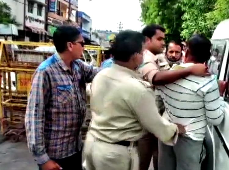 टोल प्लाजा के CCTV में दिखी उज्जैन से बरामद कार, विकास दुबे से कनेक्शन