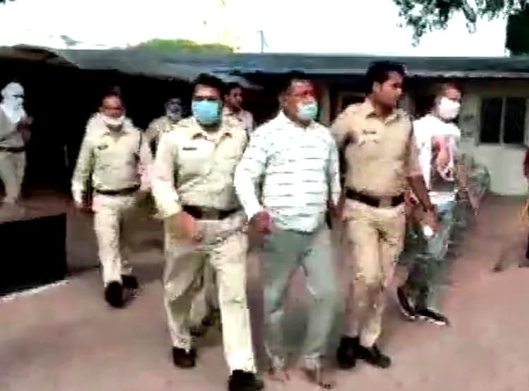 टोल प्लाजा के CCTV में दिखी उज्जैन से बरामद कार, विकास दुबे से कनेक्शन