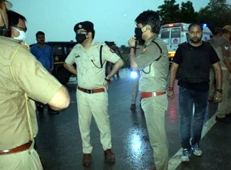 विकास दुबे का इस जगह हुआ दी एंड, देखें मौका-ए-वारदात की 10 तस्वीरें