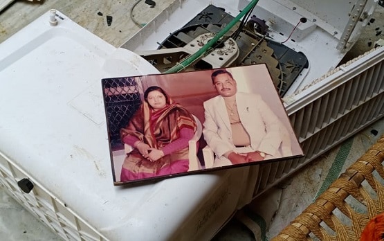 कार का कचूमर, ट्रैक्टर के टुकड़े ,देखें- कैसे ढहाया विकास दुबे का मकान