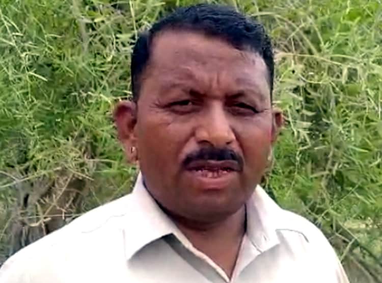 नहीं आते नेटवर्क, रोज पहाड़ पर पढ़ाई करता है छात्र, अब सहवाग देंगे मदद