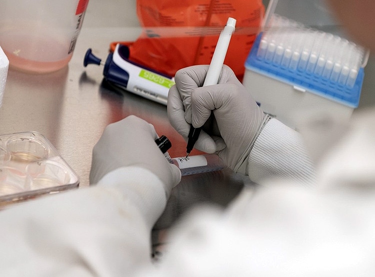 कोरोना के खिलाफ दोहरी मार वाली एक और वैक्सीन ट्रायल में सफल