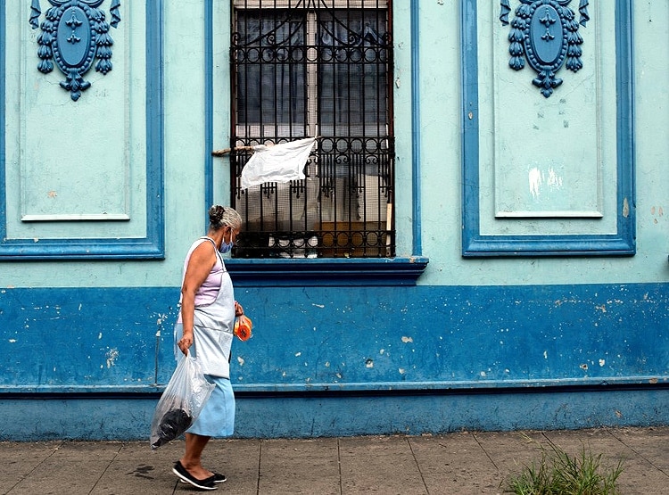 स्टडी में दावाः घर में भी आप कोरोना वायरस के संक्रमण से सुरक्षित नहीं