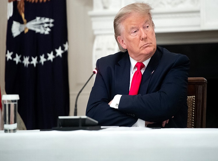 कोरोनाः ट्रंप के खिलाफ फेसबुक ने पहली बार उठाया ये कड़ा कदम