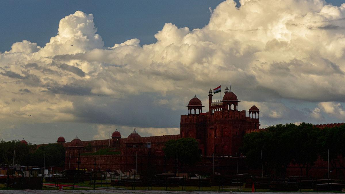 दिल्ली में बादलों का अद्भुत नजारा (पीटीआई)