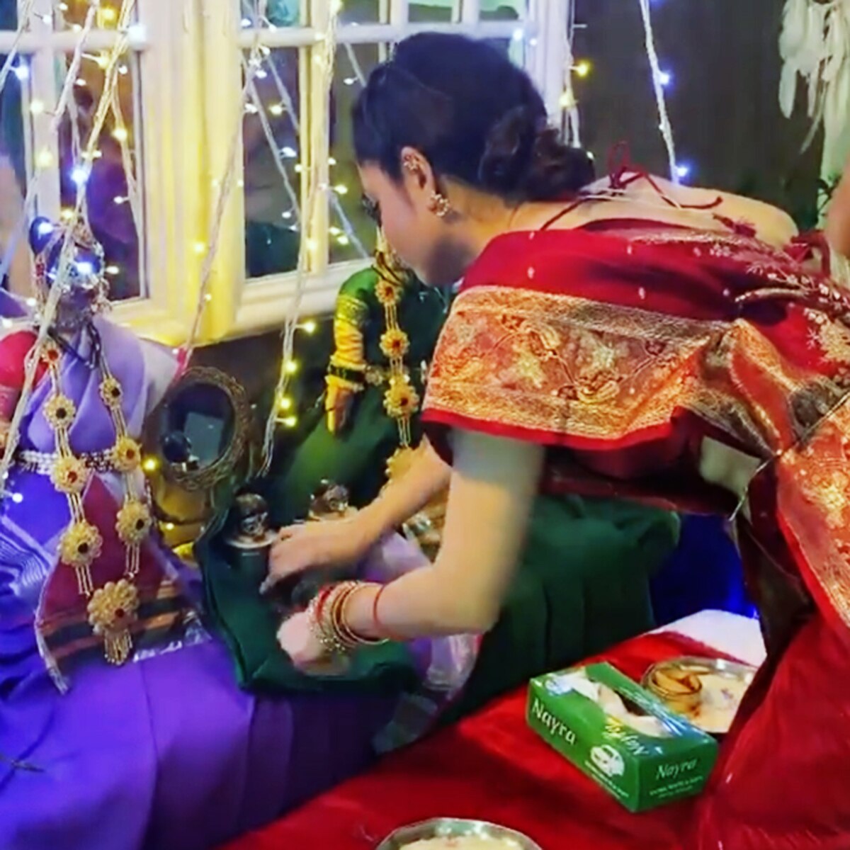 अपनी मां के साथ अंकिता लोखंडे