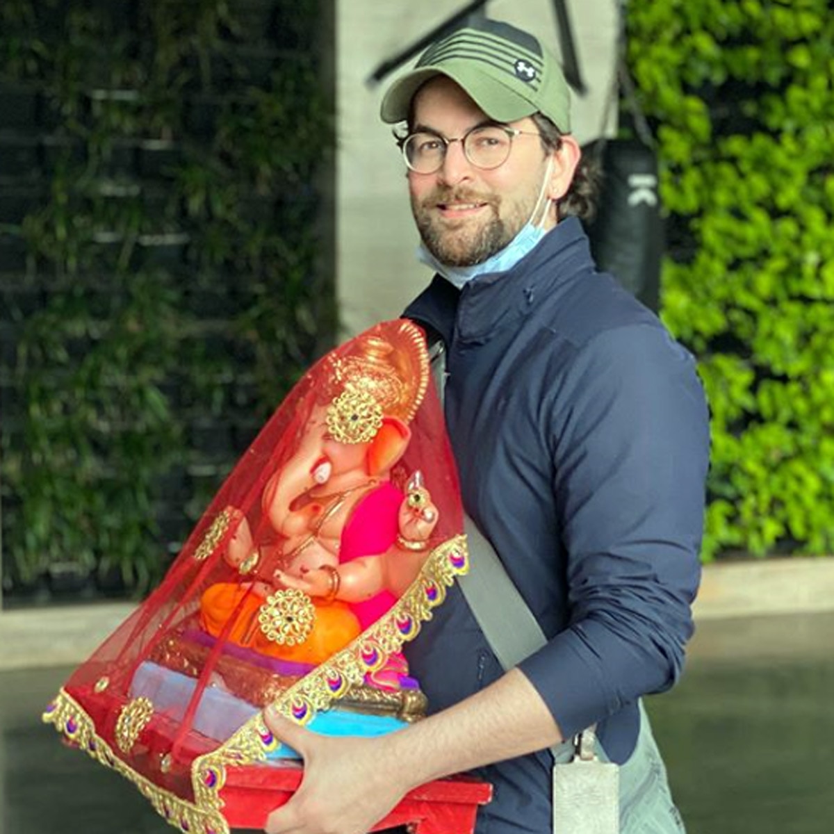 गणपति संग नील