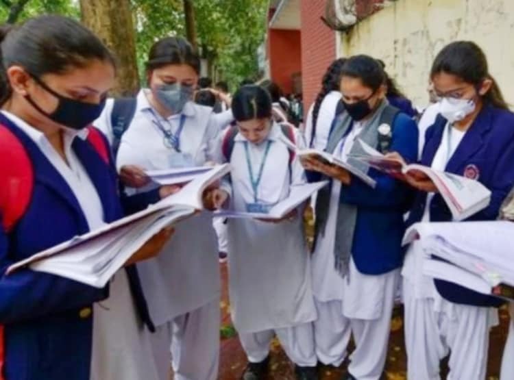 दिल्ली के स्कूल कैसे खोले जाएं? अभिभावकों ने सरकार को दिए ये सुझाव