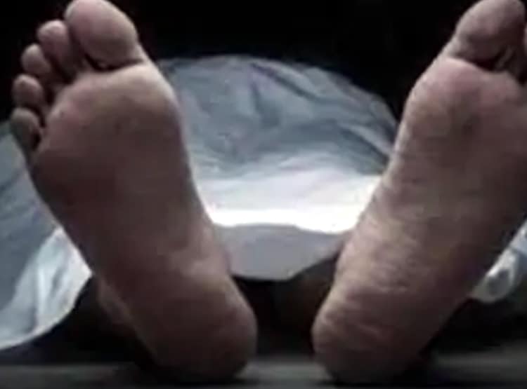 पोस्टमॉर्टम हाउस में बदला शव, बिना बॉडी देखे हुआ अंतिम संस्कार