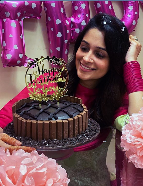 शोएब ने दीपिका को बर्थडे पर कराया स्पेशल फील, बनाया खास केक