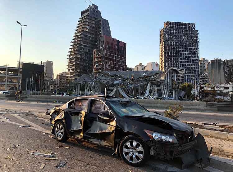 एटम बम जैसे धमाके से उजड़ा बेरूत, देखिए पहले और अब की तस्वीरें