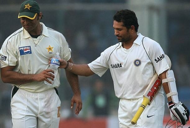 पहली भिड़ंत में सचिन पर भारी पड़े थे अख्तर, किया था क्लीन बोल्ड