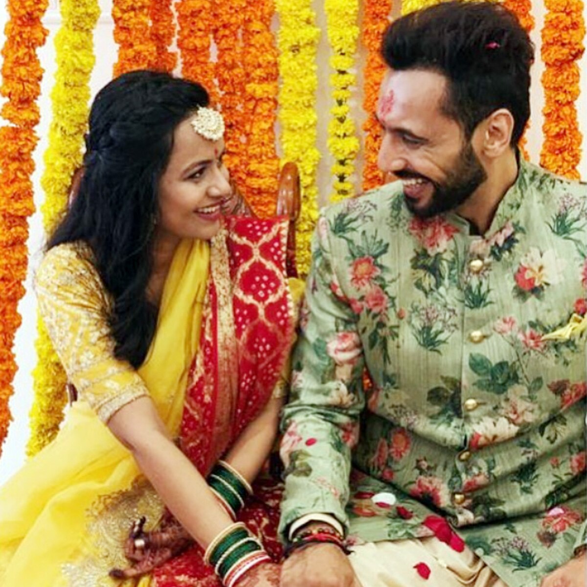 मंगेतर संग पुनीत पाठक