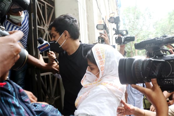 'आपके परिवार पर सुशांत की हत्या का आरोप है' सवाल सुन भड़कीं रिया