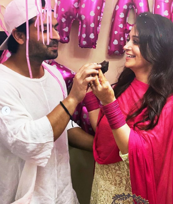 शोएब ने दीपिका को बर्थडे पर कराया स्पेशल फील, बनाया खास केक