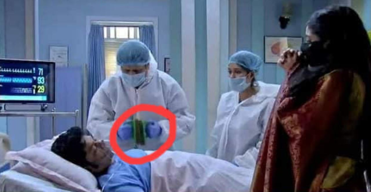 बाथब्रश से मरीज का इलाज