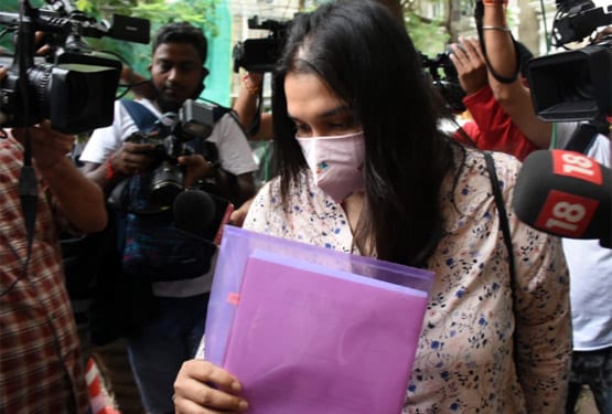 सुशांत की मैनेजर का खुलासा, प्रोजेक्ट से पैसों तक रिया करती थी हर फैसला