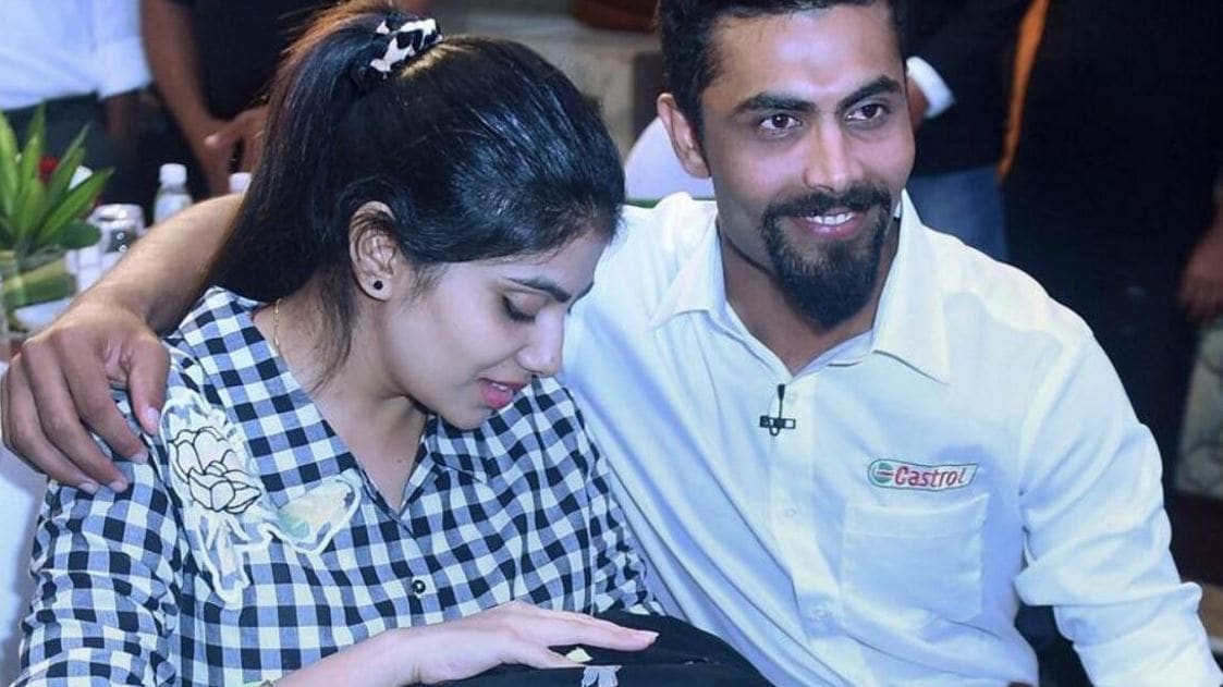 रवींद्र जडेजा की पत्नी बिना मास्क के पकड़ी गईं, पुलिस से की बहस