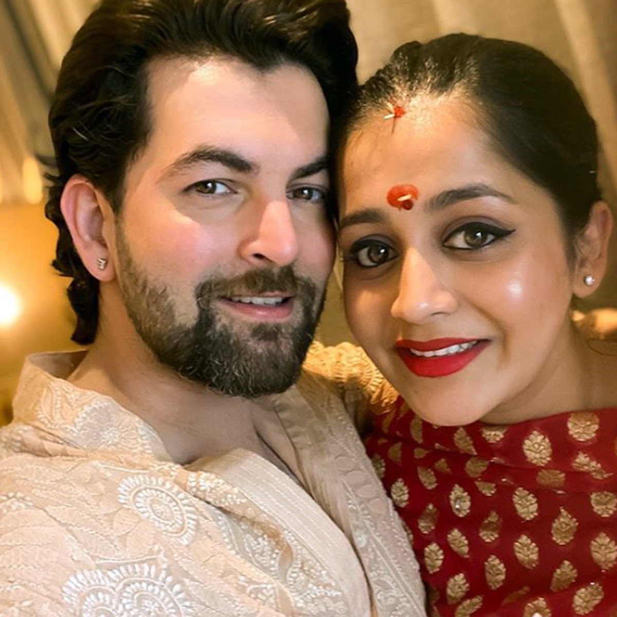 पत्नी संग नील