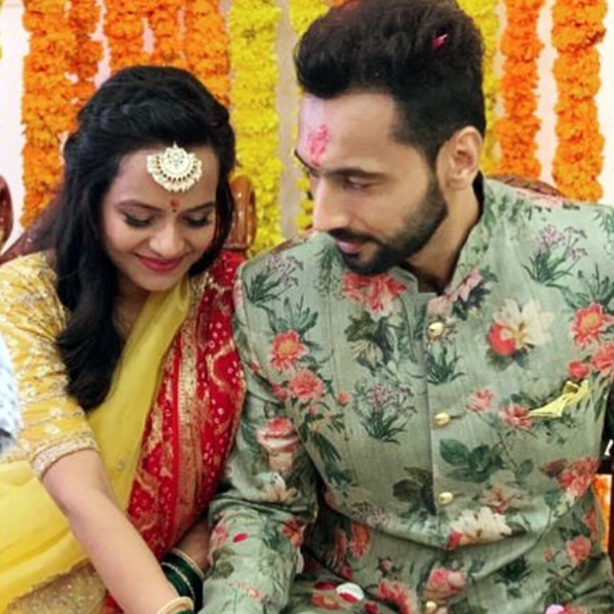 मंगेतर संग पुनीत पाठक