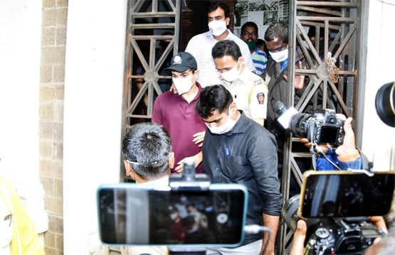 ED ऑफिस से निकले रिया के भाई, सुशांत की कंपनी से नाम जुड़ने पर उठा सवाल