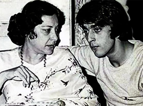 मां नरगिस की मौत का संजय दत्त को लगा था ऐसा सदमा, 2 साल तक नहीं रोए