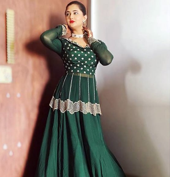 रश्मि ने एक्टर मृणाल जैन को बांधी राखी, लिया मुंहबोले भाई का आशीर्वाद