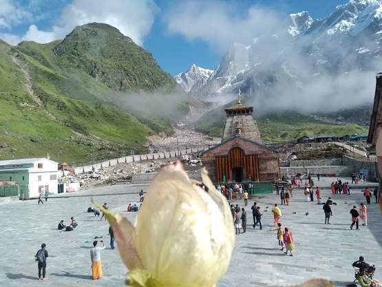 सावन के आखिरी सोमवार पर केदारनाथ धाम में जुटे श्रद्धालु, देखें Photos