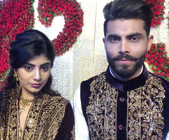 रवींद्र जडेजा की पत्नी बिना मास्क के पकड़ी गईं, पुलिस से की बहस