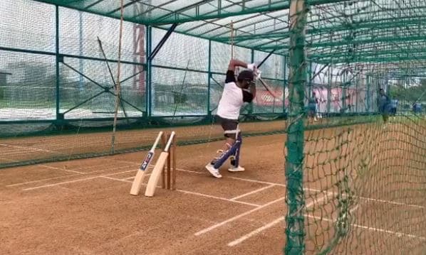 IPL से पहले जमकर बैटिंग प्रैक्टिस कर रहे रोहित, शेयर किया ये VIDEO