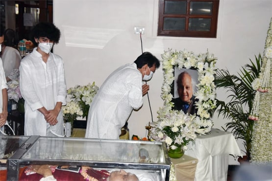 पंडित जसराज के अंतिम दर्शन को पहुंचे संगीत जगत के दिग्गज, देखें PHOTOS