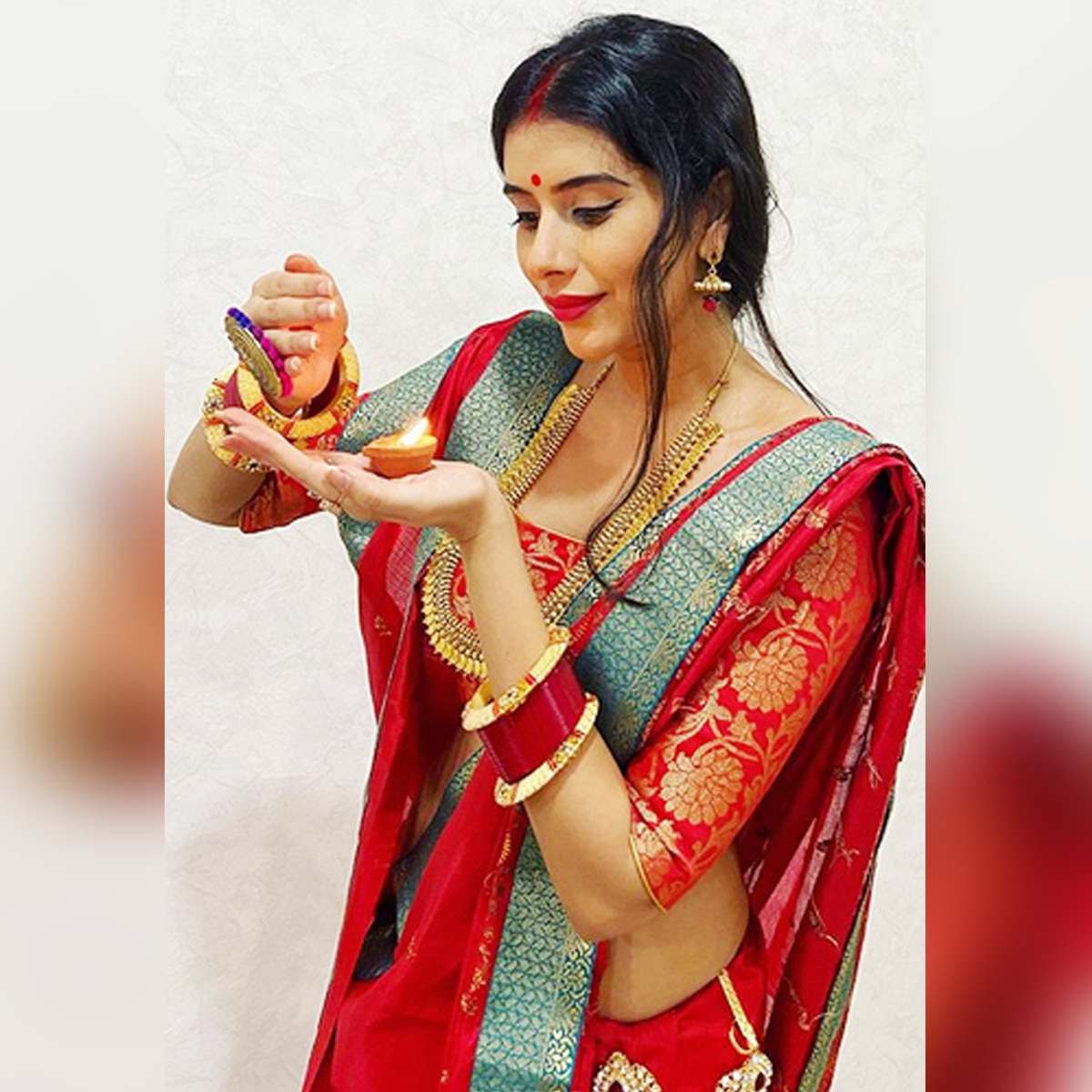 चारू असोपा