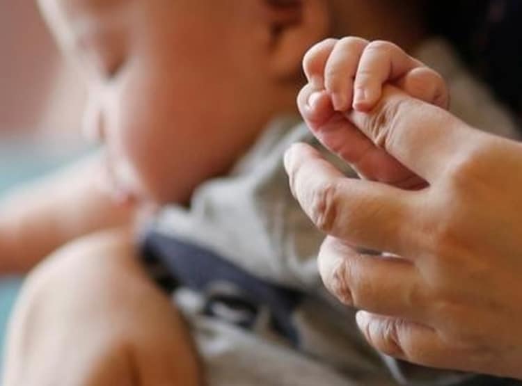 फिल्म थ्री ईडियट्स के जैसे महिला SI ने स्टेशन पर ही कराई डिलीवरी