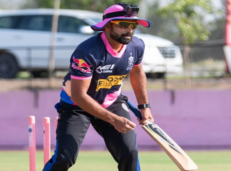 IPL से पहले बड़ा झटका, राजस्थान रॉयल्स के फील्डिंग कोच कोरोना पॉजिटिव