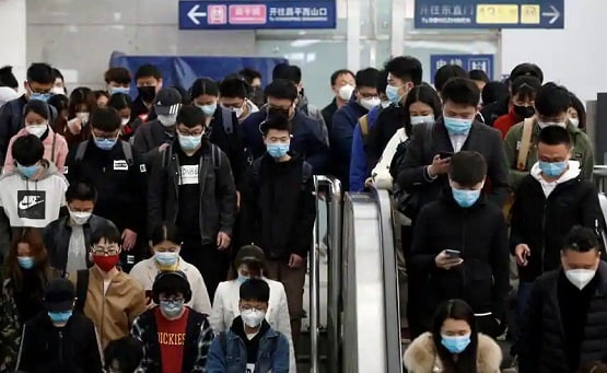 WHO ने किया आगाह, बताया- किन लोगों से सबसे ज्यादा फैल रहा है कोरोना