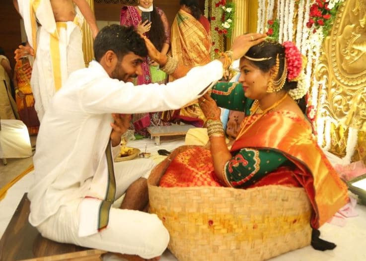 टीम इंडिया के इस विकेटकीपर ने रचाई शादी, देखें PHOTOS