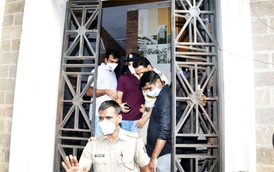 ED ऑफिस से निकले रिया के भाई, सुशांत की कंपनी से नाम जुड़ने पर उठा सवाल