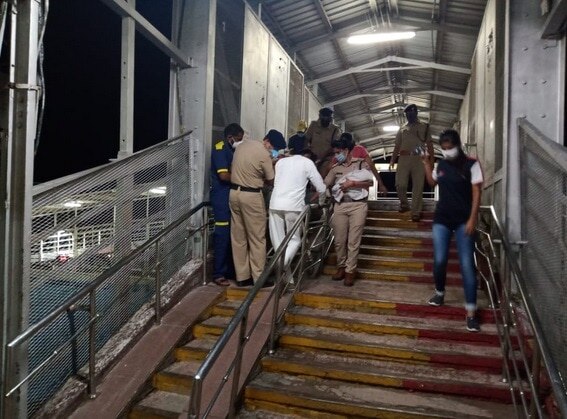 फिल्म थ्री ईडियट्स के जैसे महिला SI ने स्टेशन पर ही कराई डिलीवरी