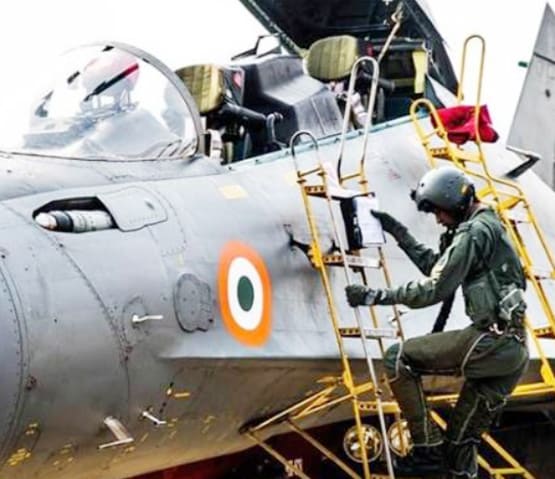 बस एक बार मिलता है IAF में फाइटर पायलट बनने का मौका, ये है प्रक्रिया