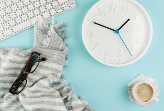 घर में इस जगह कभी ना लगाएं घड़ी, रूक जाती है तरक्की, होता है बुरा असर